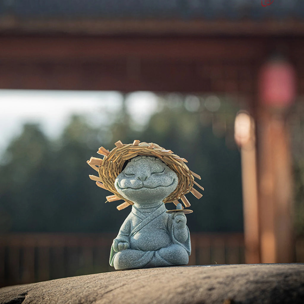 Straw Hat Snake Guardian - On Point