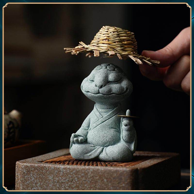 Straw Hat Snake Guardian - On Point