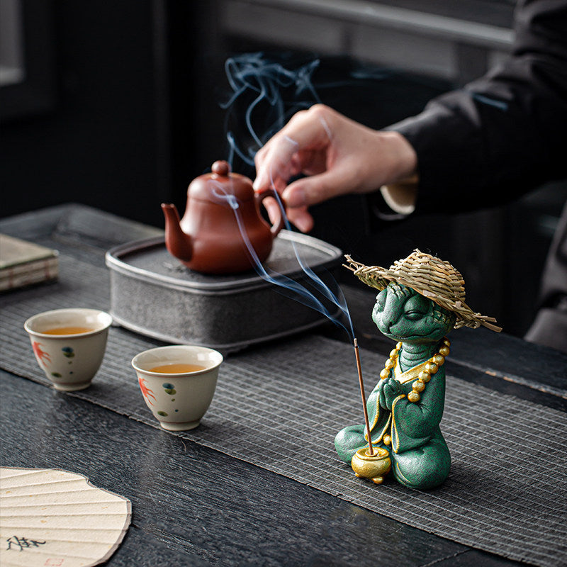 Straw Hat Snake Guardian - Prayer